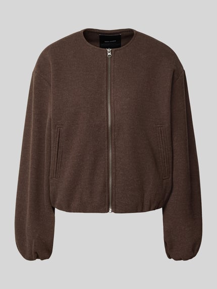 Produktfoto, braune Regular Fit Bomberjacke in Filz-Optik Modell 'CHLOE' von VERO MODA, glatte Textur, Damen Bomberjacke / Blouson