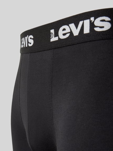 Männermodel trägt Pant & Trunk mit elastischem Label-Bund im 6er-Pack Modell 'LOGO BOXER' von Levi's®, Nahaufnahme Hüfte, Herren Pant & Trunk von Levi's®