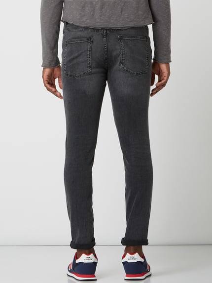 REVIEW Skinny Fit Jeans mit Label-Patch Black 5