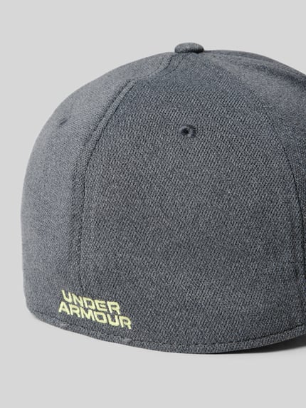 Produktfoto, szara męska Basecap mit Label-Stitching von Under Armour, wzmacniany daszek, haftowane logo, obszyte otwory, regulowane zapięcie.