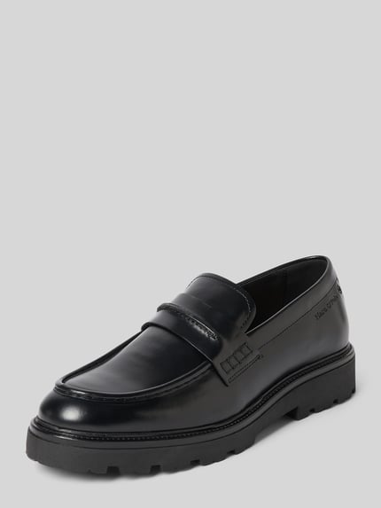 Produktfoto, czarne loafersy ze skóry bydlęcej, model 'Phil' od Marc O'Polo, delikatny połysk, kontekst: loafersy męskie