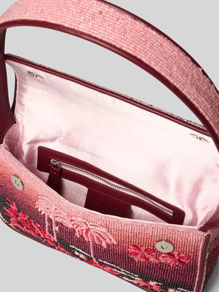 Produktfoto, Handtasche mit Pailletten Modell 'TOMMY' von Staud mit Überschlag, Magnetverschluss, Hauptfach, rosa Farbverlauf, Tragehenkel, Innenfach, Breite 26 cm, Länge 16 cm, Tiefe 5 cm, Länge Schulterriemen 60 cm