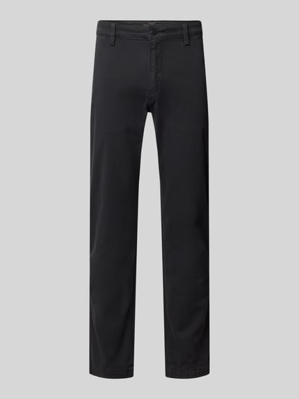 Produktfoto, schwarze Regular Fit Chino aus Baumwoll-Mix Modell 'CHINO II' von Levi's® für Herren, glatte Struktur, klare Linien