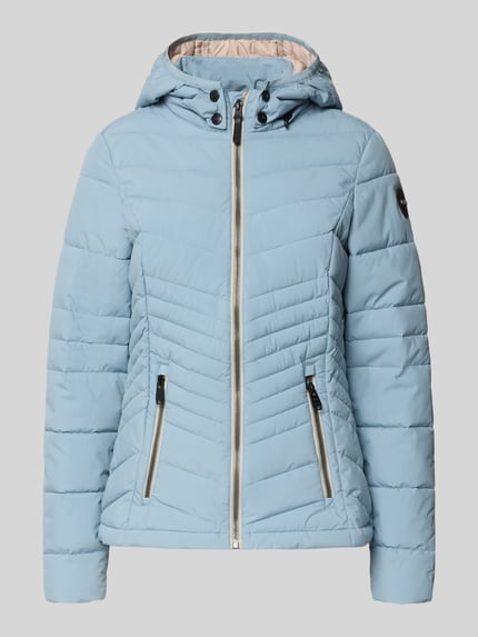 Produktfoto, hellblaue Slim Fit Jacke in Stepp-Optik von G.I.G.A. DX, abnehmbare Kapuze, Reißverschlusstaschen, Logo-Detail rechts.