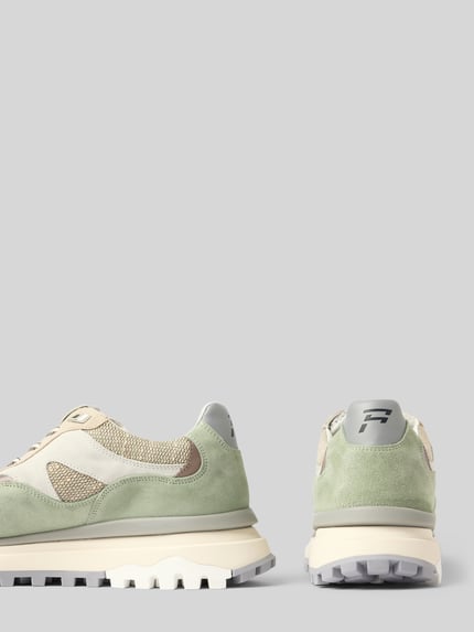 Produktfoto, Sneaker mit Label-Details Modell 'Gripper' van Floris Van Bommel, afgerond model, vetersluiting, profielzool, hakhoogte maat 45: 5 cm, schachthoogte maat 45: 10 cm, schachtbreedte maat 45: 9 cm, lichtgroen-beige, diverse texturen
