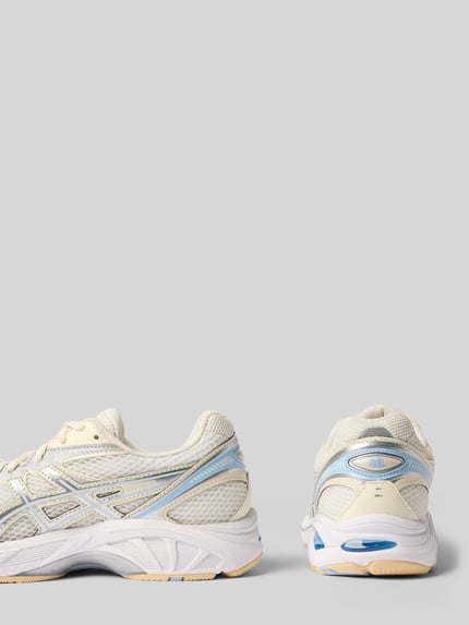 Produktfoto, Sneaker mit Label-Detail von ASICS TIGER, Beige-Blau, Material-Mix, strukturierte Sohle, abgerundete Passform, Kontext: Schnürverschluss, Absatzhöhe 4 cm, Schafthöhe 8 cm, Schaftweite 8 cm
