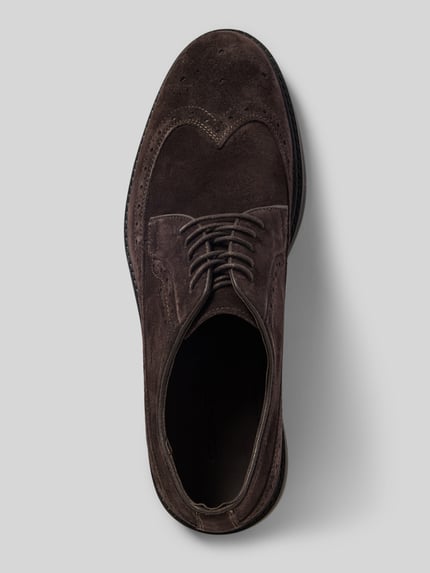 Produktfoto, Sneaker aus echtem Leder Modell 'Bidford' von Gant in brauner Velours-Optik, runde Form, Schnürverschluss, Draufsicht. Herrenschuh, Absatzhöhe 2 cm, Schafthöhe 7 cm, Schaftweite 11 cm bei Größe 44.