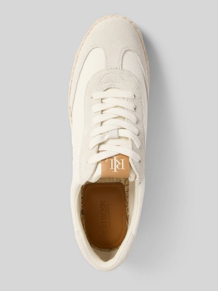 Produktfoto, Sneaker aus Leder-Textil-Mix Modell 'LUIZE' von Lauren Ralph Lauren, cremefarben, Abgerundete-Spitze, Schnürung, Label-Details, Absatzhöhe 3 cm, Schafthöhe 8 cm, Schaftweite 7 cm, strukturierte Textil-Oberfläche.
