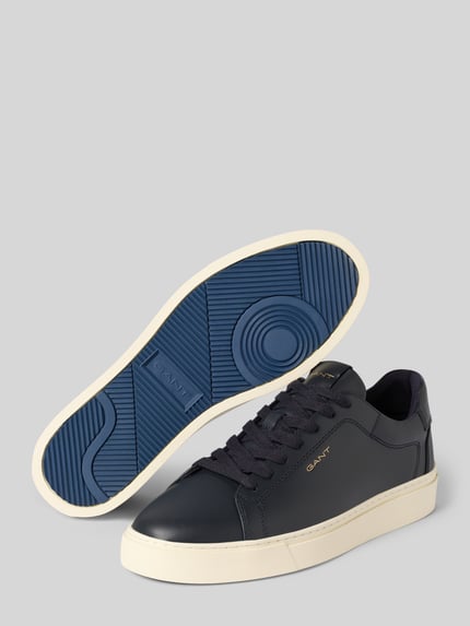 Produktfoto, Sneaker aus echtem Leder Modell 'Julien' von Gant, ciemnogranatowy, zaokrąglony krój, tłoczone logo, sznurowanie, profilowana podeszwa, wysokość obcasa 3 cm w rozmiarze 44, wysokość cholewki 8 cm w rozmiarze 44, szerokość w rozmiarze 44: 9 cm