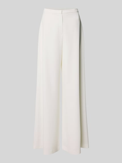 Produktfoto, Wide Fit Stoffhose mit Haken- und Reißverschluss von Swing, elastischer Material-Mix, cremefarben, glatte Oberfläche, Fokus auf Beinform.