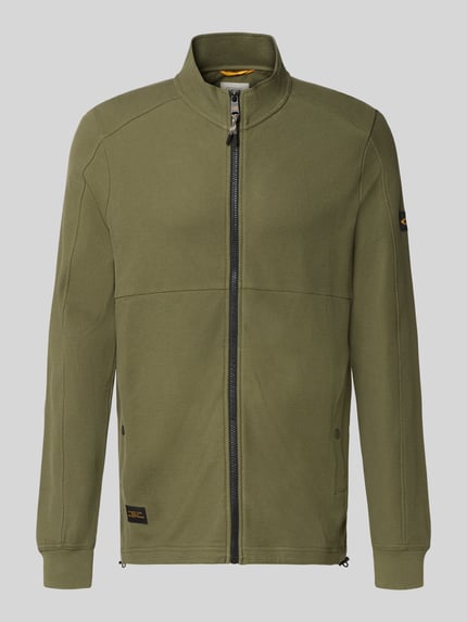 Produktfoto, Sweatjacke mit Stehkragen und Reißverschluss von camel active aus reiner Baumwolle in Olivgrün, Regular Fit, strukturierte Jersey-Oberfläche, Knopfverschluss-Eingrifftaschen, Vorderansicht