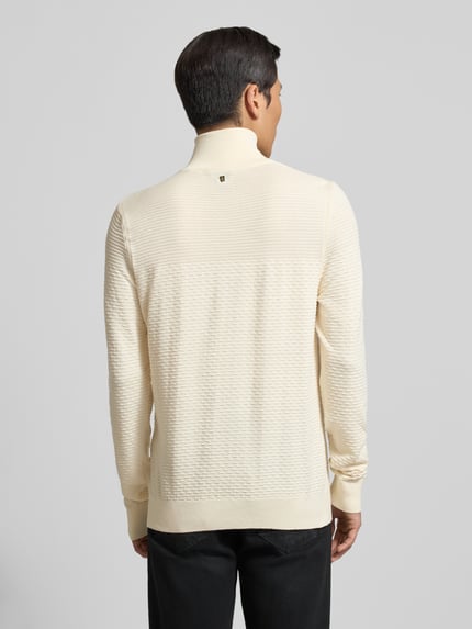 Männermodel trägt Strickpullover mit gerippten Abschlüssen von PME Legend aus reiner Baumwolle, Regular-Fit, Rückenansicht, Rückenlänge 72 cm.