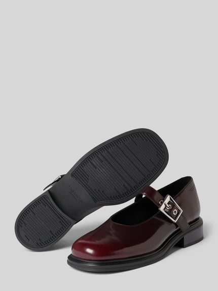 Produktfoto, Loafer aus echtem Rindsleder Modell 'ELLIS' von Vagabond, dunkelrot glänzend, schwarze Laufsohle, glatte Oberfläche, Herren Loafer