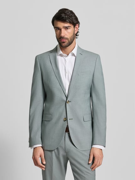 Männermodel trägt Regular Fit Anzugsakko mit Viskose-Anteil von s.Oliver BLACK LABEL in mêlee Look mit reverskraag und 2-knoopsluiting, klepzakken, paspelzak op de borst, binnenzak, kleur lichtgrijs, gladde structuur, ganzkörperansicht von vorne.