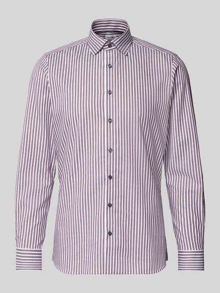 Produktfoto, Slim Fit Businesshemd aus katoenmix met haaikraag van OLYMP Level Five, doorlopende knoopsluiting, langärmelig, sportmanchetten, rechtstreekse frontaanzicht, ruglengte 80 cm, schouderbreedte 43 cm, mouwlengte 67 cm, verticale strepen in paars en wit, gladde textuur.