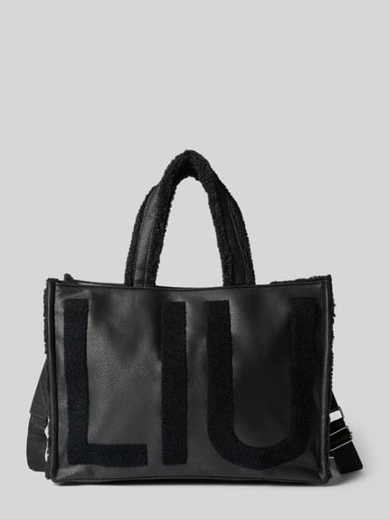 Produktfoto, Tote Bag mit Logo-Detail Modell 'Montone' von Liu Jo White, schwarze Lederoptik, Teddyfellbesatz, rechteckige Form, sichtbares Liu Jo Logo, Maße 41x30x20 cm, Schulterriemen 42 cm, Hauptfach mit Reißverschluss.