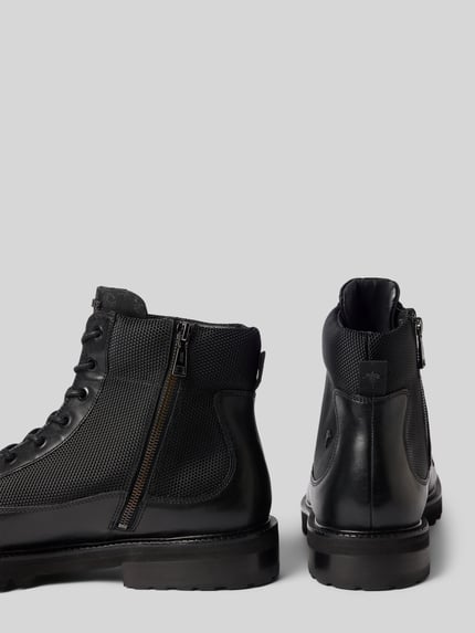 Produktfoto, schwarze Stiefel / Boots aus echtem Leder Modell 'tela mario' von JOOP!, grobe Sohle, glatte und strukturierte Texturen, Kontext Herren Stiefel / Boots von JOOP! SHOES.
