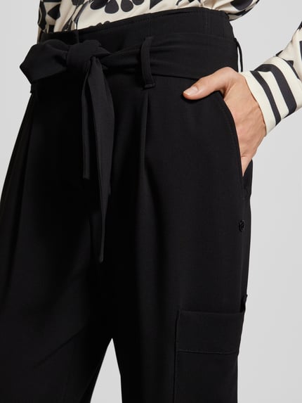 Marc Cain Tapered fit stoffen broek met strikceintuur Zwart - 3