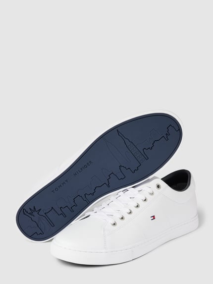 Tommy Hilfiger Sneakersy ze skóry z detalem z logo model ‘ESSENTIAL’ Biały 4