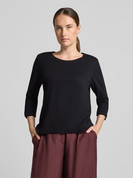 Vrouwenmodel draagt Regular Fit 3/4-shirt uit puur katoen van s.Oliver RED LABEL in zwart, effen structuur, bovenlichaam close-up, vooraanzicht