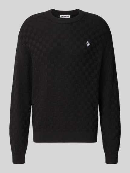 Produktfoto, Regular Fit Strickpullover aus reiner Baumwolle mit Label-Detail von REVIEW, schwarzer Pulli mit Karo-Struktur und elastischen Abschlüssen