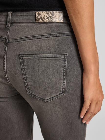 COMMA Jeans im Used-Look mit Eingrifftaschen Anthrazit 3