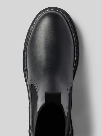 Produktfoto, schwarze Chelseas aus echtem Rindsleder von Tamaris, glatte Oberfläche, klare Nähte, Damen Chelseas von Tamaris