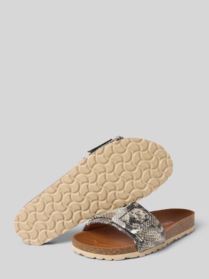 Produktfoto, Slipper aus echt leer mit siergesp Modell 'Reiko' van Verbenas, all-over logodetails, open hiel, afgeronde pasvorm, hakhoogte maat 40 3 cm, bruine zool met reliëf, gemêleerd en beige tinten