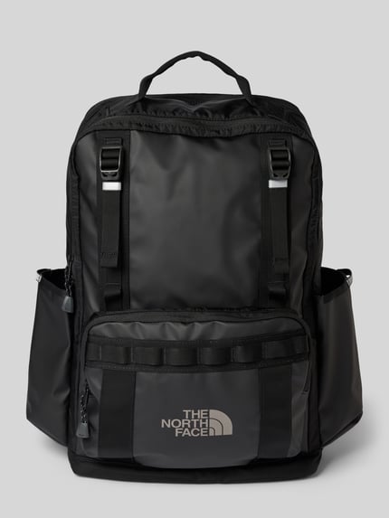 Produktfoto, zwarte Rucksack mit Logo-Print Model 'Base Camp' van The North Face met logoprint, Hoofdvak met ritssluiting, verstelbare schouderband, maat 1: Breedte 35 cm, Lengte 47 cm, Diepte 13 cm, bandlengte 65 cm