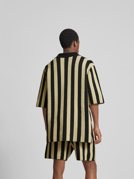 Nanushka koszula casualowa o kroju oversized z kołnierzem z połami Czarny 5