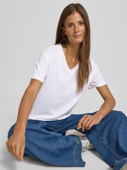 Samsøe Samsøe T-shirt z prążkowanym dekoltem w serek model ‘SAELI’ Biały 3