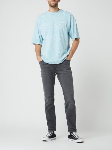 REVIEW Slim Fit Jeans mit 5-Pocket-Design Mittelgrau 1