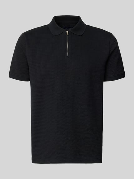Produktfoto, Regular Fit Poloshirt mit Strukturmuster von MCNEAL aus elastischem Baumwoll-Mix in Schwarz, Kurzarm, Reißverschluss, strukturierte Oberfläche