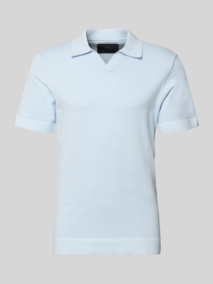 Produktfoto, Strickshirt mit V-Ausschnitt Modell 'MILANO' von Jack & Jones Premium, mieszanka bawełny, prosty krój, wykładany kołnierz, detal z logo, długość tyłu w rozmiarze M: 69 cm, jasnoniebieski, jednolita powierzchnia