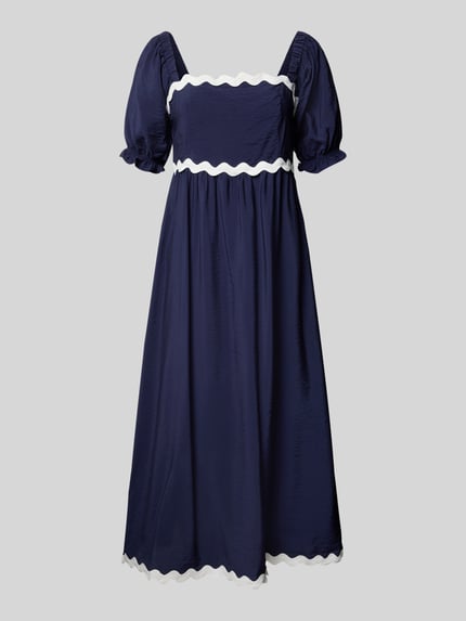 Produktfoto, Tunikakleid mit Karree-Ausschnitt von Apricot, A-Linie, Midikleid, 1/2-Arm, elastische Ärmelabschlüsse, dunkelblau mit weißer Wellenlinie, strukturierte Oberfläche, Rückenlänge bei Größe S 120 cm, Brustweite 40 cm, Ärmellänge 30 cm.
