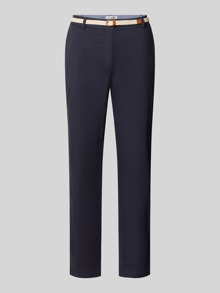 Produktfoto, Chino mit Gürtel und Gesäßtaschen von Christian Berg Woman, mieszanka bawełny i elastanu, krój regular fit, szerokość w rozmiarze 36: 41 cm, długość wewnętrzna nogawki 74 cm, kolor granatowy, wyraźna faktura materiału, pasek damski