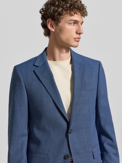 Männermodel trägt Regular Fit Anzugsakko aus Schurwoll-Mix Modell 'JASPER' von BOSS, Optik:Allover-Muster, Nahaufnahme Oberkörper.