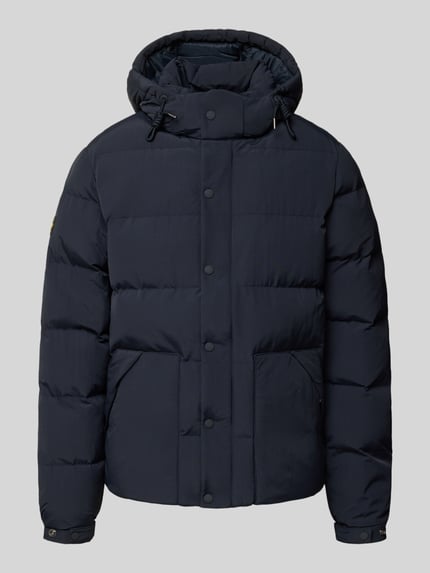 Produktfoto, dunkelblaue Jacke mit Kapuze Modell 'CLASSIC EVEREST' von Superdry, glatte Struktur, sichtbare Knöpfe und Taschen