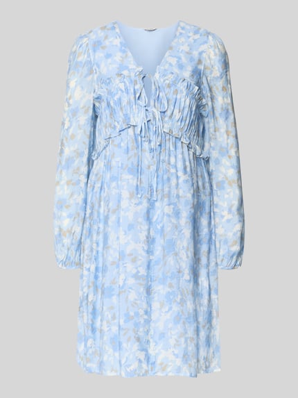 Produktfoto, Knielanges Kleid aus Viskose-Mix Modell 'Pipiana' von mbyM mit floralem Allover-Print, taillierter Passform, Langärmelig, Rüschenbesatz, V-Ausschnitt, elastischen Ärmelabschlüssen, in Hellblau, Weiß und Beige, glatte Textur, Rückenlänge 93 cm, Brustweite 40 cm, Ärmellänge 65 cm, Größe S.