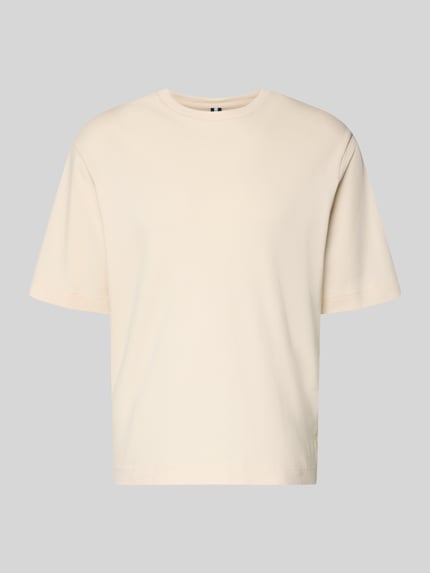 Produktfoto, T-Shirt mit Logo-Print und Rundhalsausschnitt von Profuomo z bawełny ekologicznej, krój relaxed fit, prążkowany okrągły dekolt, długość tyłu w rozmiarze M: 70 cm, kolor jasny beż, gładka faktura