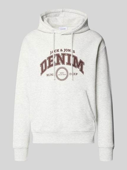 Produktfoto, Hoodie mit Label-Print Modell 'JAM' von JACK & JONES in Hellgrau mit Känguru-Tasche, Baumwoll-Mix und Regular Fit, glatte Struktur.