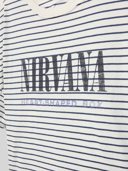 Produktfoto, T-Shirt mit Label-Print von Mango, weiße Baumwolle mit blauen Streifen, Regular Fit, gerippter Rundhalsausschnitt, Drucktextur