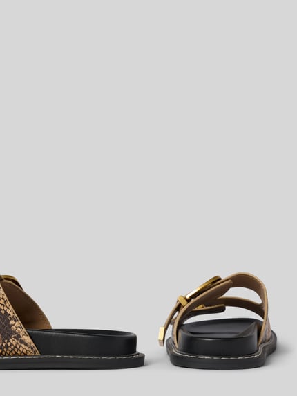 Steve Madden Slippers met doornsluiting en labeldetail, model 'ARCH' Donkerbruin - 2
