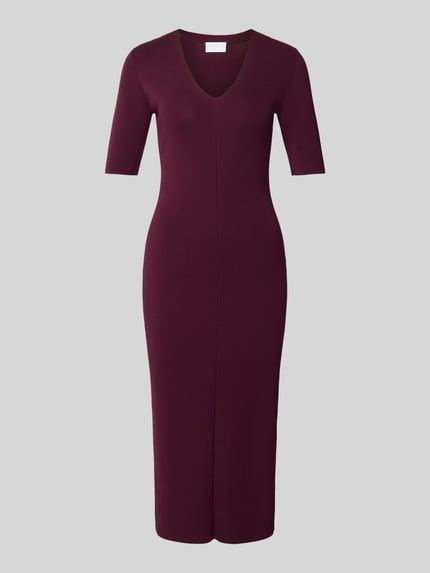 Produktfoto, Figurbetontes Etuikleid aus Viskose-Mix von Jake*s Collection in Dunkelrot, gerade Silhouette, glatte Struktur, neutraler Hintergrund.
