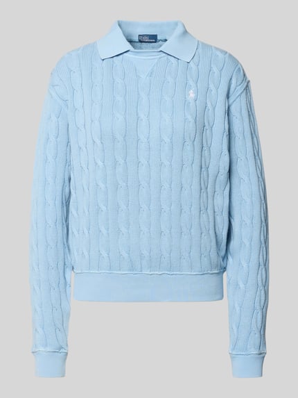 Produktfoto, Regular Fit Pullover mit Polokragen von Polo Ralph Lauren in Hellblau, Zopf-Strukturmuster, reine Baumwolle, unifarben, Logo-Stitching.