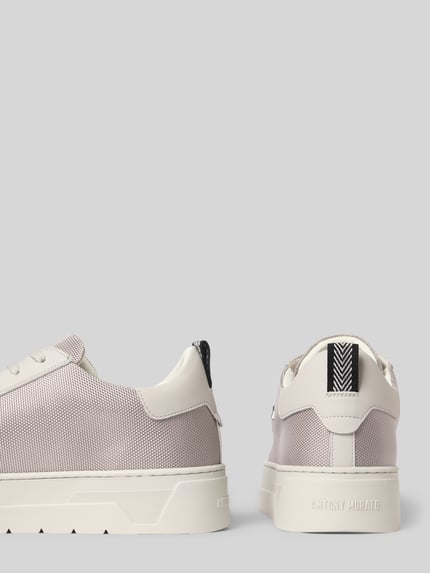 Produktfoto, Sneaker aus Leder-Mix mit Logo-Detail van Antony Morato, heren sneakers met afgeronde pasvorm, vetersluiting, hakhoogte maat 44: 4 cm, schachthoogte maat 44: 8 cm, schachtbreedte maat 44: 8 cm, lichte kleuren, gestructureerd oppervlak, witte en beige tinten
