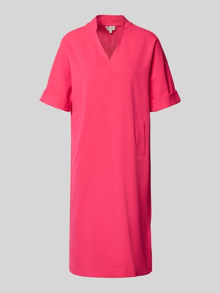 Produktfoto, Knielanges Kleid mit Eingrifftaschen von Milano Italy, kräftiges Pink, Material-Mix mit Stretch-Anteil, gerader Schnitt, Stehkragen, V-Ausschnitt, 1/2-Arm mit Aufschlag, glatte Struktur, Knielänge