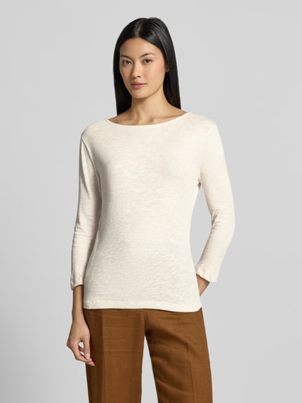 Kobiece model nosi Longsleeve mit 3/4-Arm von Christian Berg Woman z bawełny, prosty krój, okrągły dekolt, długość tyłu 56 cm, Ganzkörperansicht von vorne