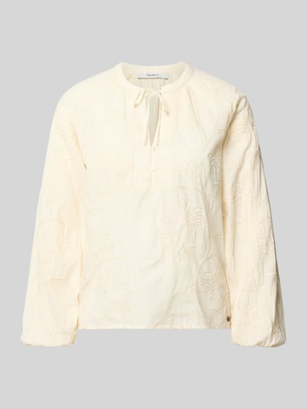 Produktfoto, Regular Fit Langarmbluse aus reiner Baumwolle Modell 'FRIDA' von Pepe Jeans in Creme mit Allover-Stitching und Label-Applikation.