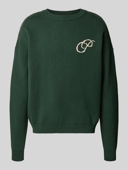 Produktfoto, Relaxed Fit Strickpullover aus reiner Baumwolle van PROHIBITED in donkergroen met labelstitching, ribboorden, puur katoen, relaxed fit, losse pasvorm, ruglengte maat M 64 cm, mouwlengte maat M 59 cm